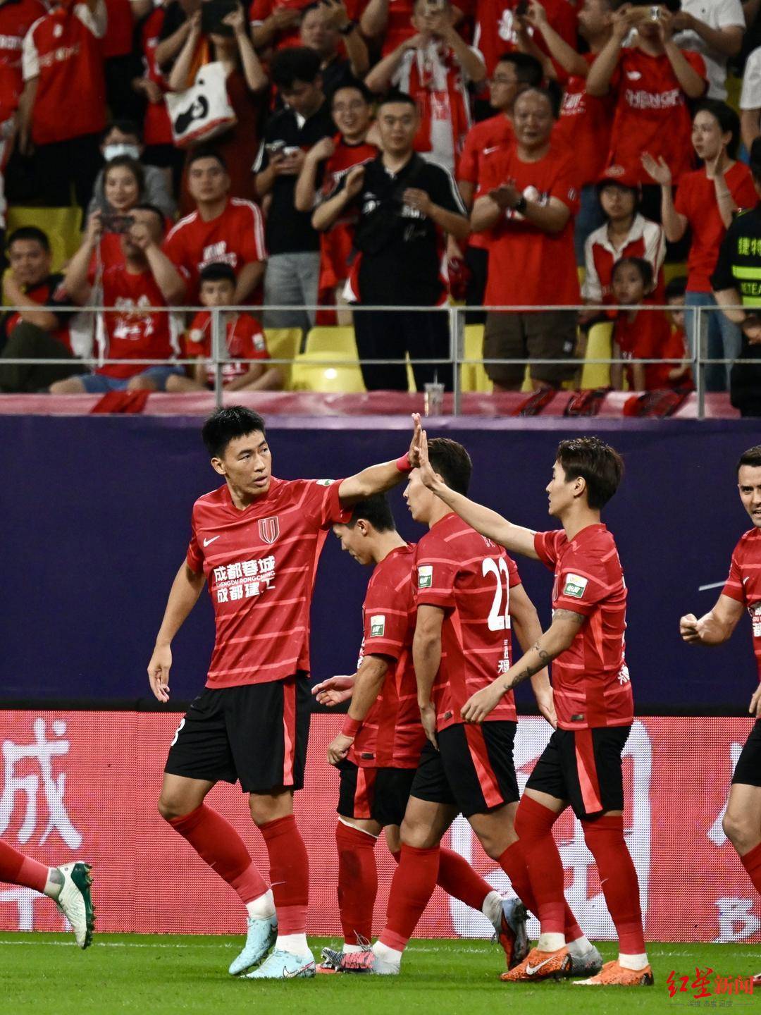 开云体育直播转折点成都蓉城官宣签约；亚冠清晨攻防权衡；压力陡增；身体对抗强度拉满的简单介绍